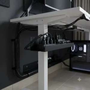Close-up of an under-desk cable tray for the gaming schreibtisch kabelsystem.
