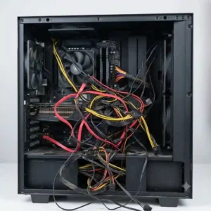 An example of a cluttered PC interior showing why you need to pc kabel verstecken gehäuse.
